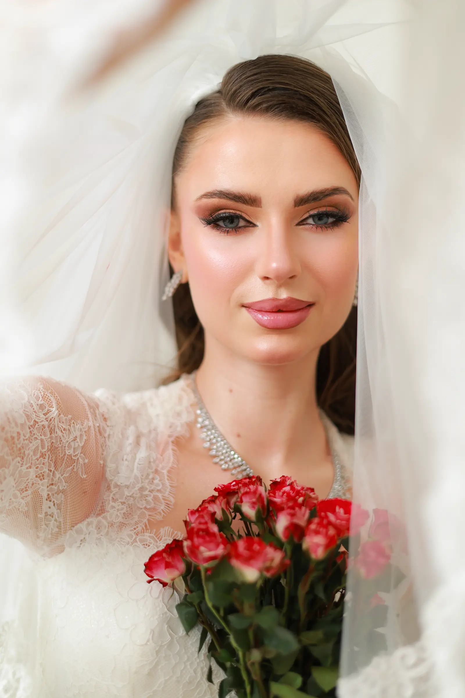 إطلالة عروس من أعمال شهرة