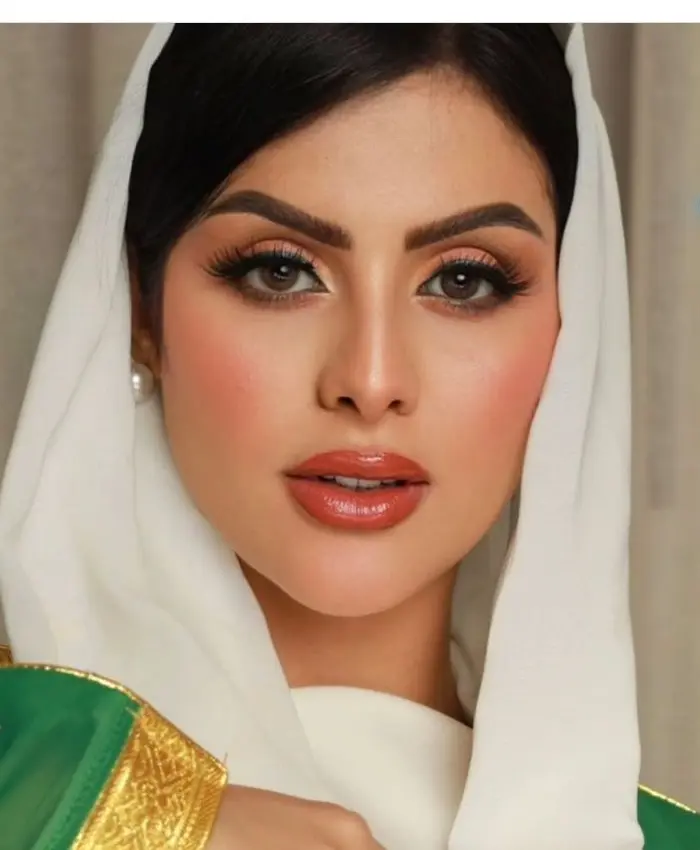تفاصيل مكياج ناعم من أعمال شهرة