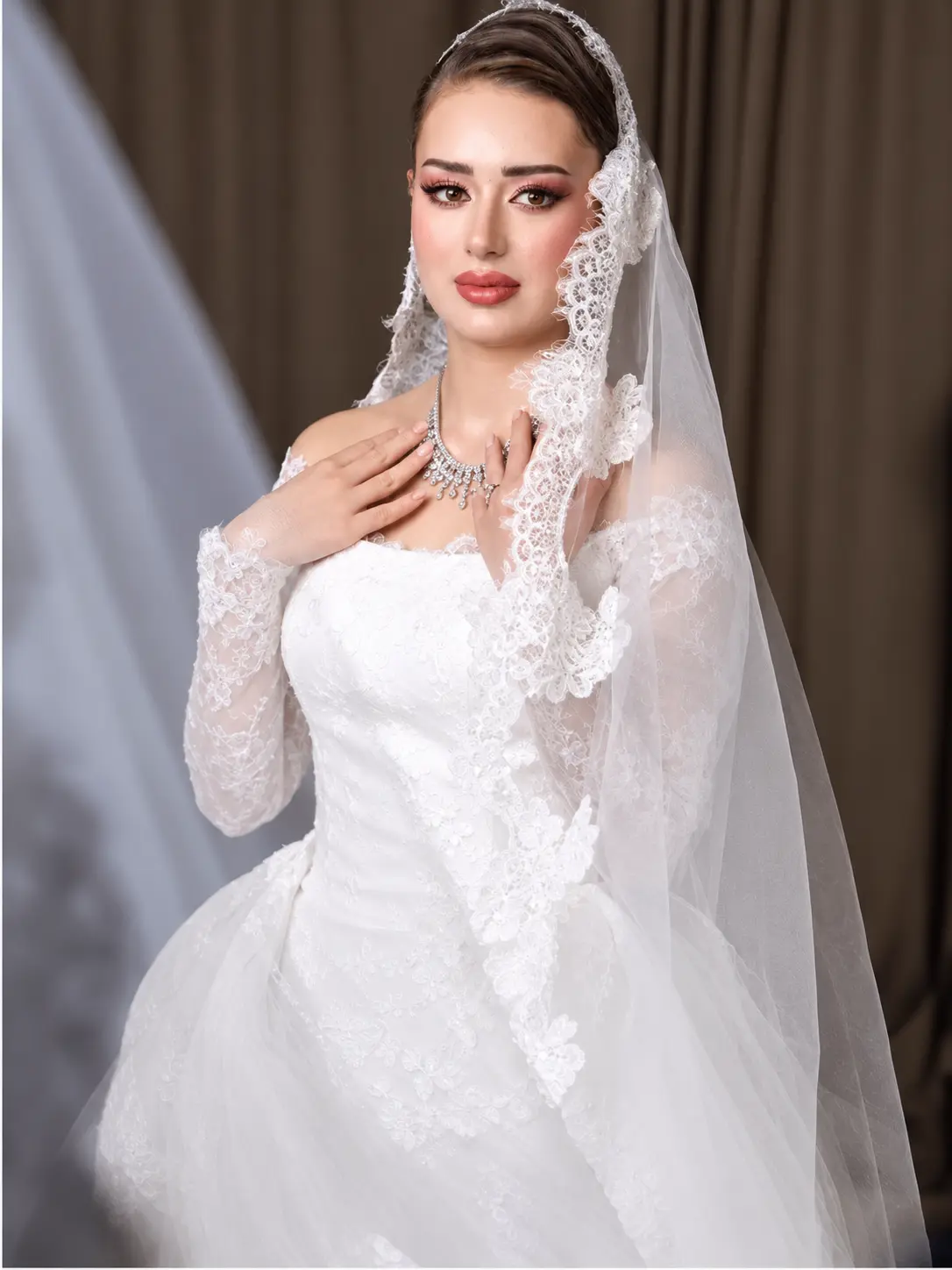 إطلالة عروس من أعمال شهرة